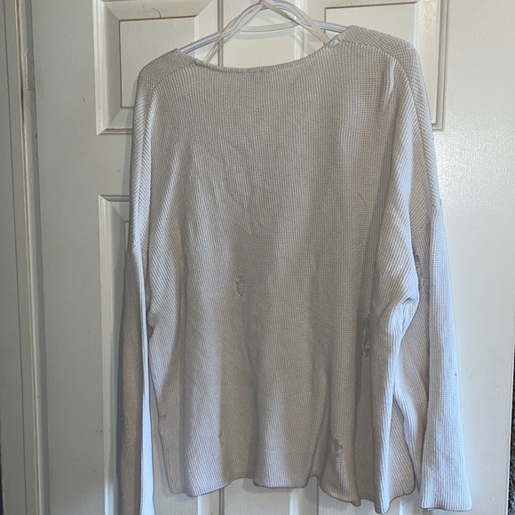 H&M ripped looked oversized thermal shirt - Picture 2 of 2